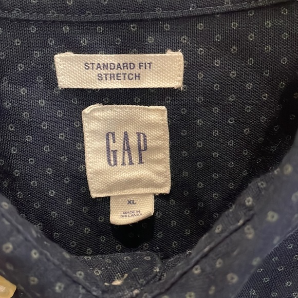 Gap standard fit stretch button down size xl - Picture 2 of 8